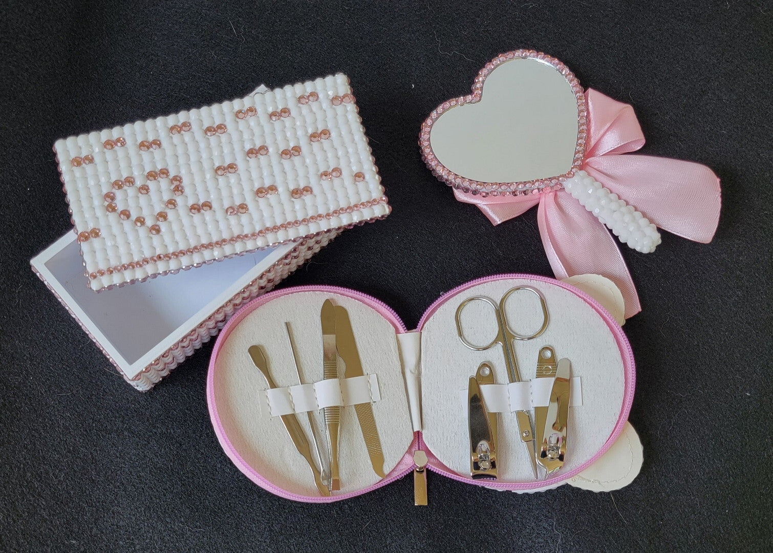 Hello Kitty Hand set Rhinestoned nail clipper and mirror set